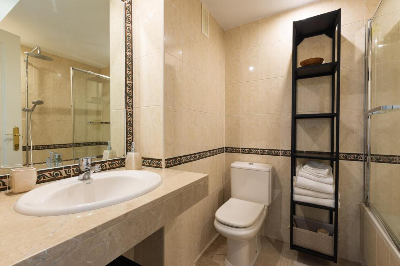 Great Views, Large Terrace & Walking Distance Marbella