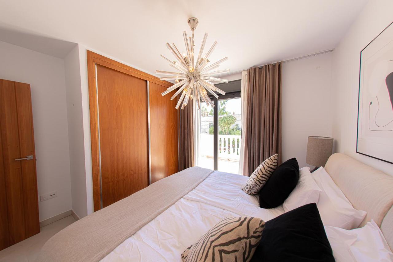 Сasa de vacaciones Charming Townhouse/5bedrs/front Beach/private Pool