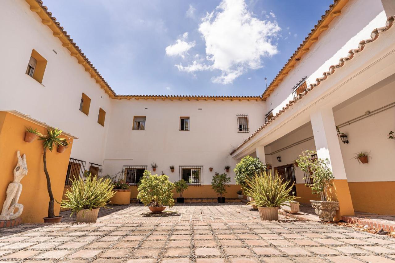Inturjoven Hostel *