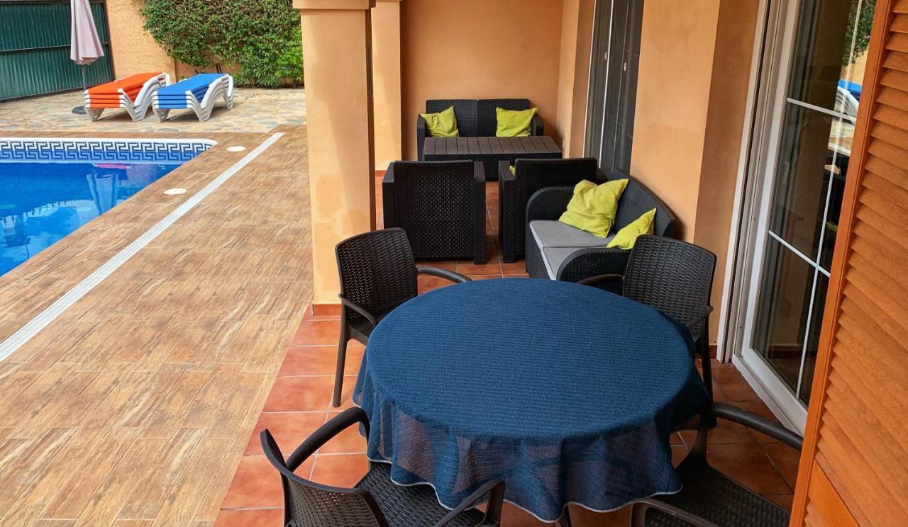 Villa Costanera In Marbella