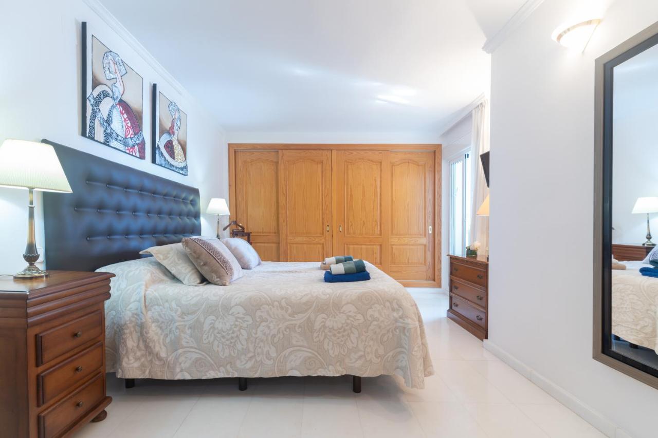 Deluxe On The First Line Apartment