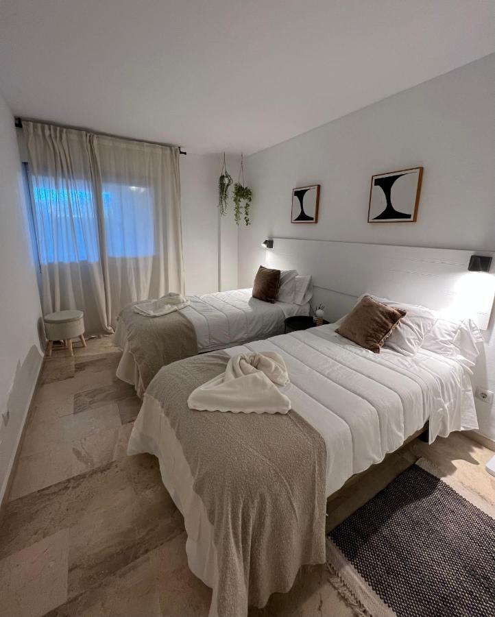 Impeccable Large With Immense Terrace And Private Garden Overlooking The Mountain, Featuring 2 Bedrooms And Sleeping Up To 4 Guests Located 100 Meters From Plaza Maestranza Apartment *