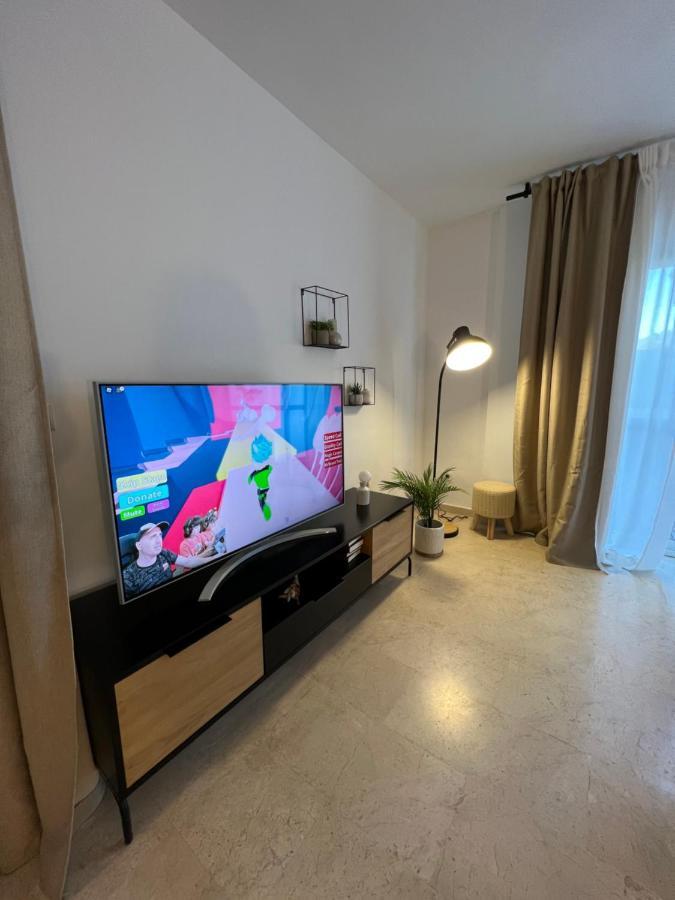 Apartment Impeccable Large With Immense Terrace And Private Garden Overlooking The Mountain, Featuring 2 Bedrooms And Sleeping Up To 4 Guests Located 100 Meters From Plaza Maestranza