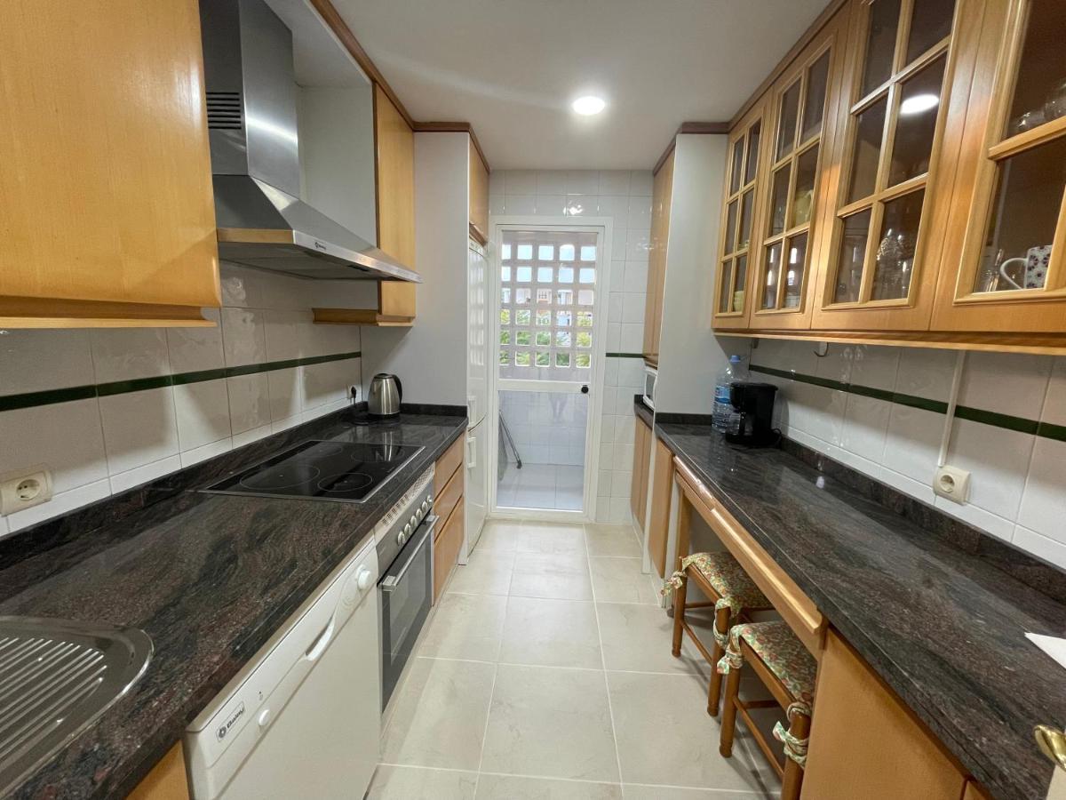сozy 2 Bedroom In Area Of Apartment *