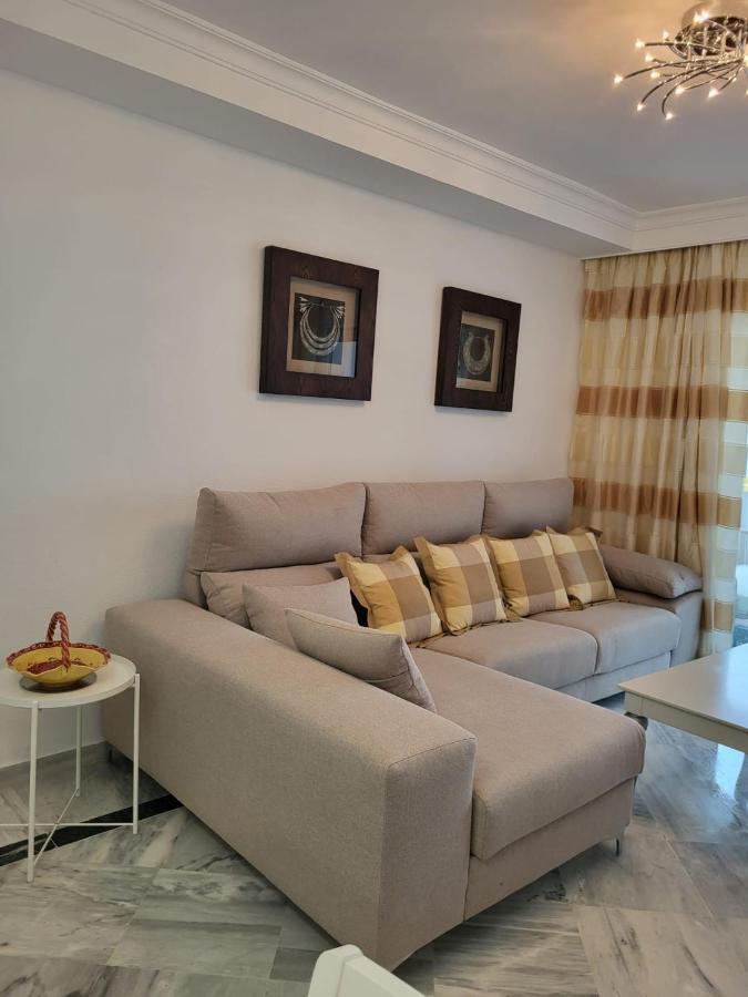 сozy 2 Bedroom In Area Of Apartment *