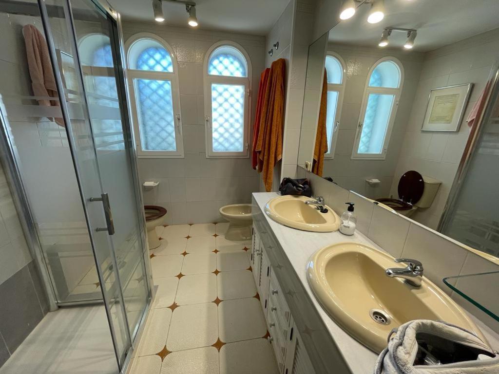 Spacious House With Private Pool Next To Golf Club *