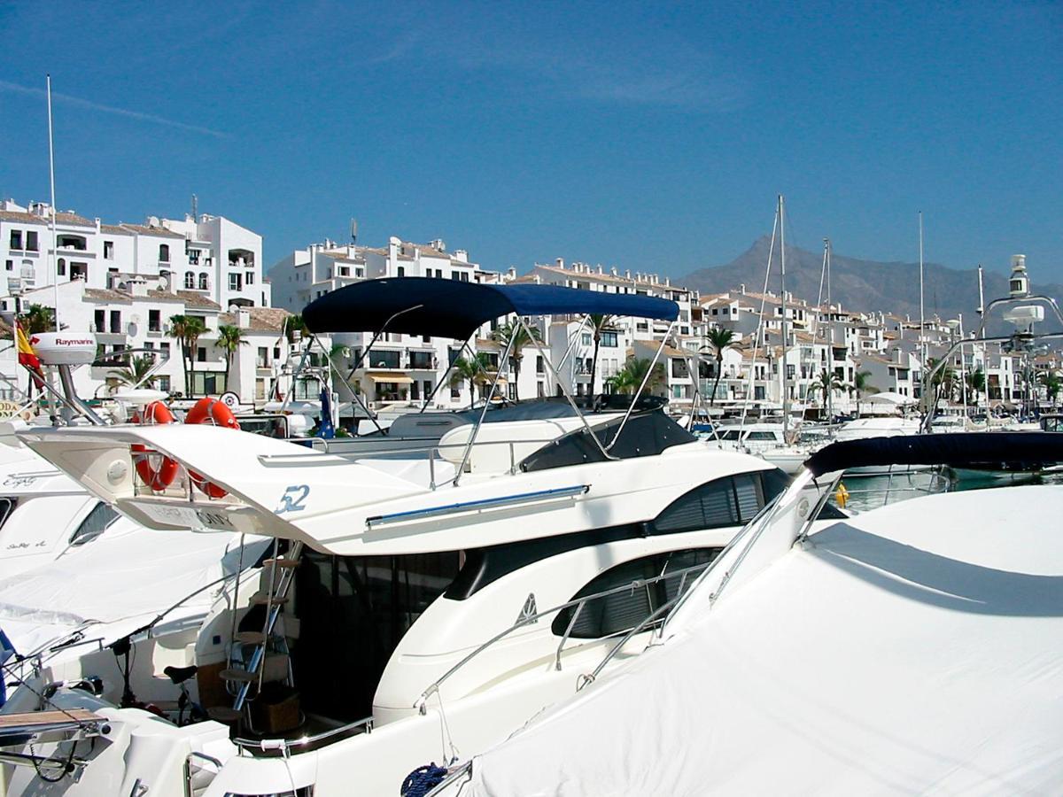 Sleeps 8 Aircon Secure Underground Parking Free Netflix Fast Internet *