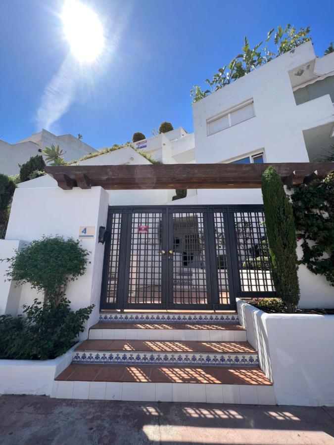 Impeccable Large With Immense Terrace And Private Garden Overlooking The Mountain, Featuring 2 Bedrooms And Sleeping Up To 4 Guests Located 100 Meters From Plaza Maestranza Apartment *