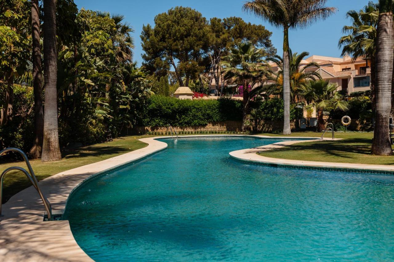 Apartamento With 3 Bedrooms, Terrace, Indoor Pool And Sauna At 100 M From The In Puerto Banus Marbella