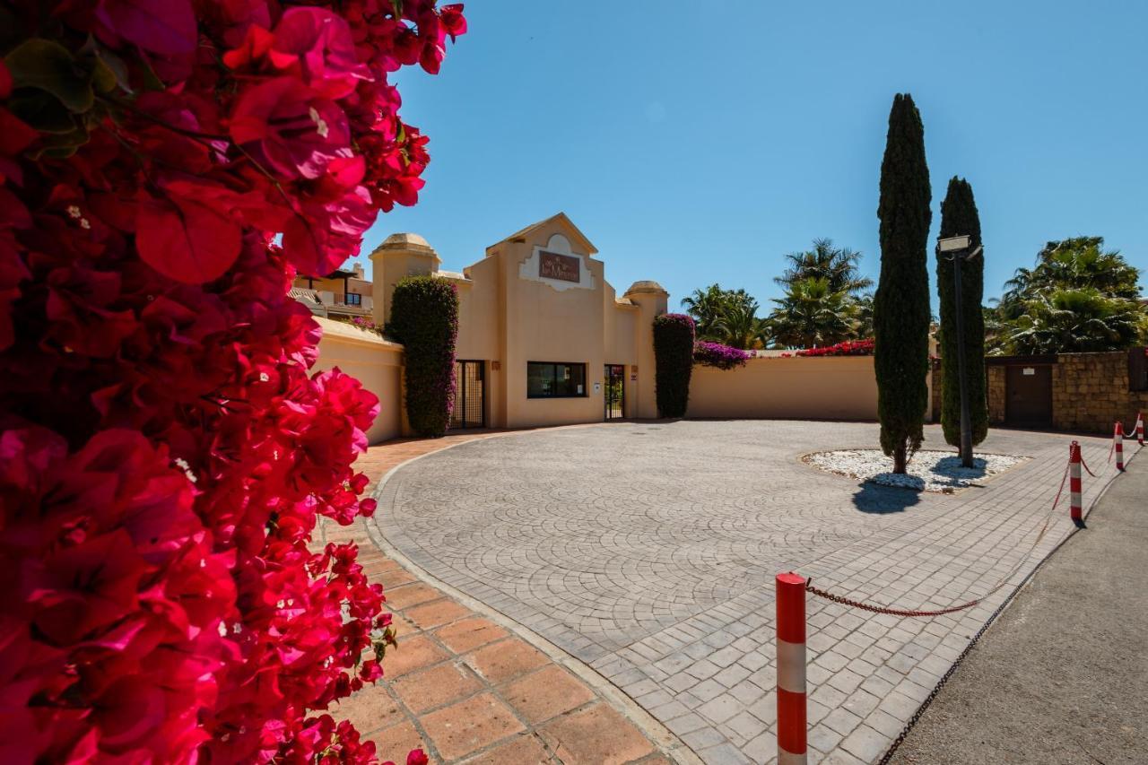 With 3 Bedrooms, Terrace, Indoor Pool And Sauna At 100 M From The In Puerto Banus Apartamento Marbella