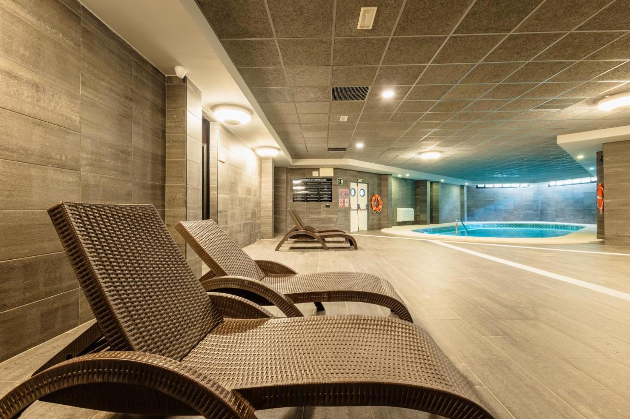 With 3 Bedrooms, Terrace, Indoor Pool And Sauna At 100 M From The In Puerto Banus Apartamento Marbella