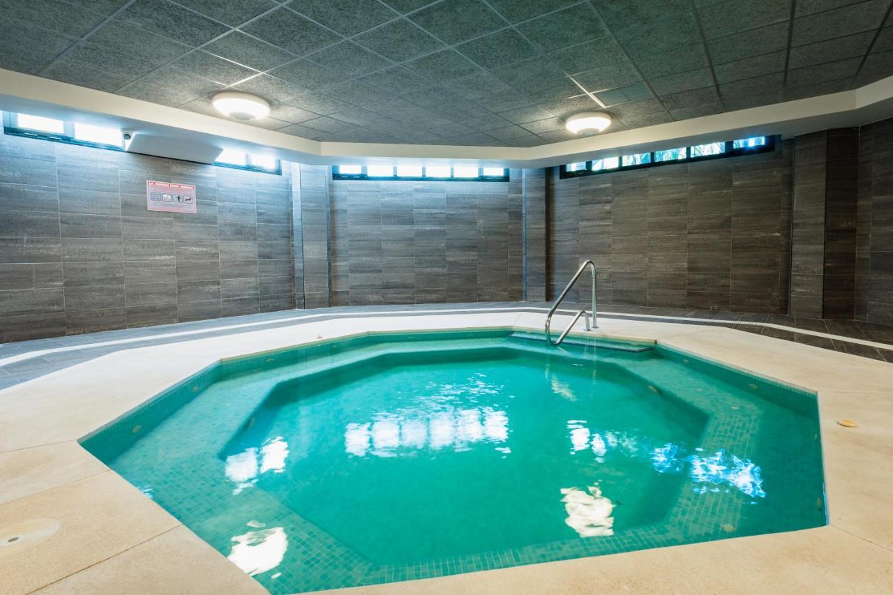 With 3 Bedrooms, Terrace, Indoor Pool And Sauna At 100 M From The In Puerto Banus * Marbella