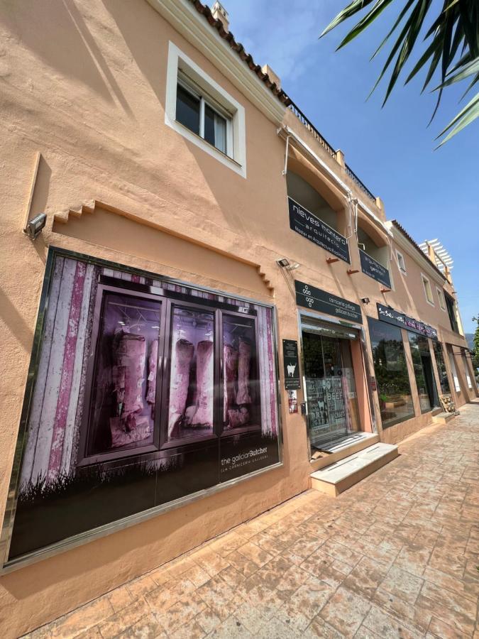 Impeccable Large With Immense Terrace And Private Garden Overlooking The Mountain, Featuring 2 Bedrooms And Sleeping Up To 4 Guests Located 100 Meters From Plaza Maestranza * Marbella