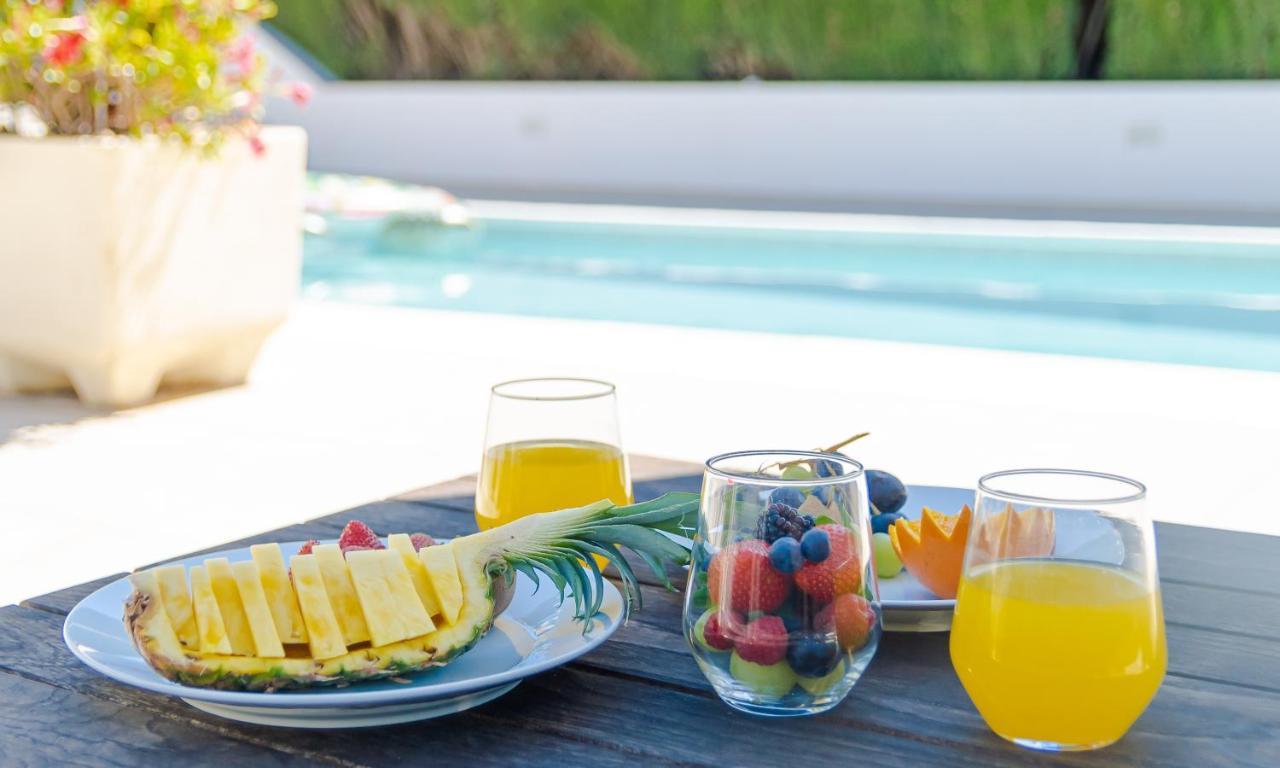 Villa Modern With Heated Pool & Bbq Next To The *