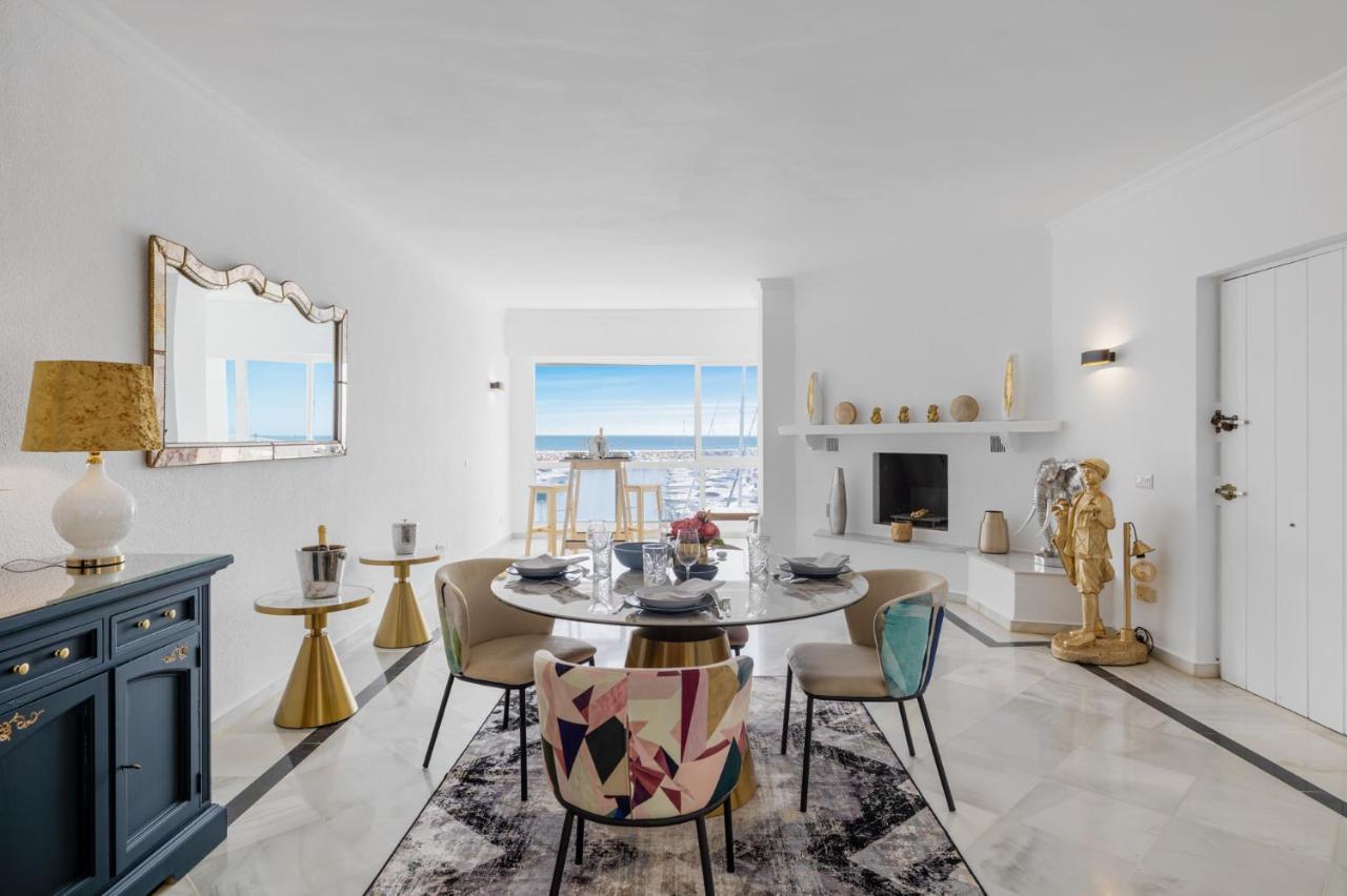 Luxurious Frontline Penthouse In Puerto Banus *
