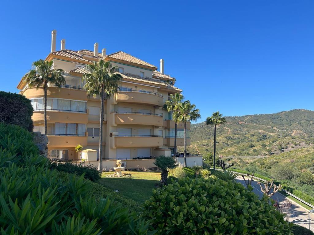 Apartment New Refurnished Elviria Hills *