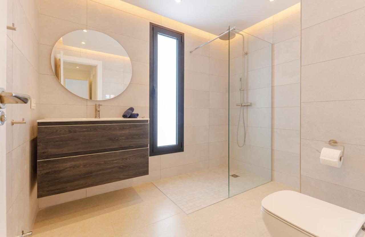Modern With Heated Pool & Bbq Next To The *