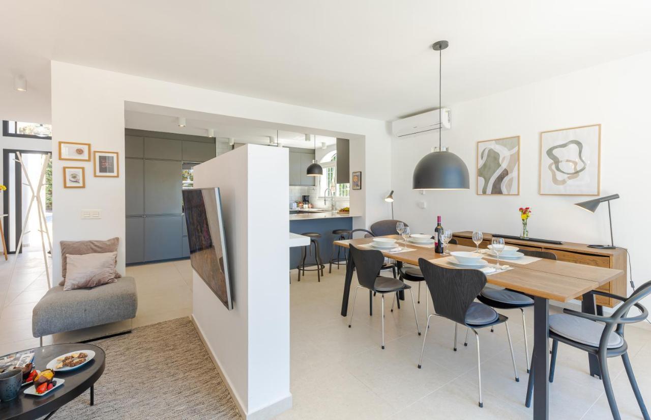 Villa Modern With Heated Pool & Bbq Next To The