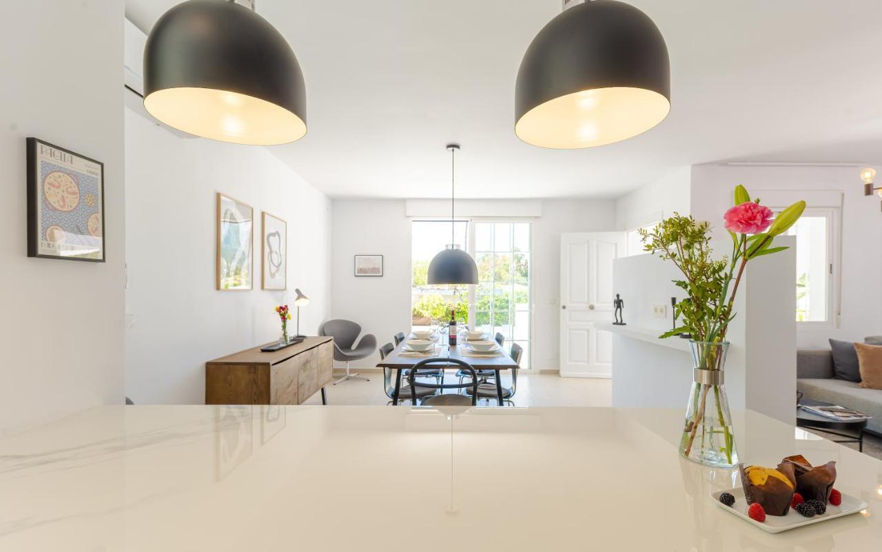 Villa Modern With Heated Pool & Bbq Next To The