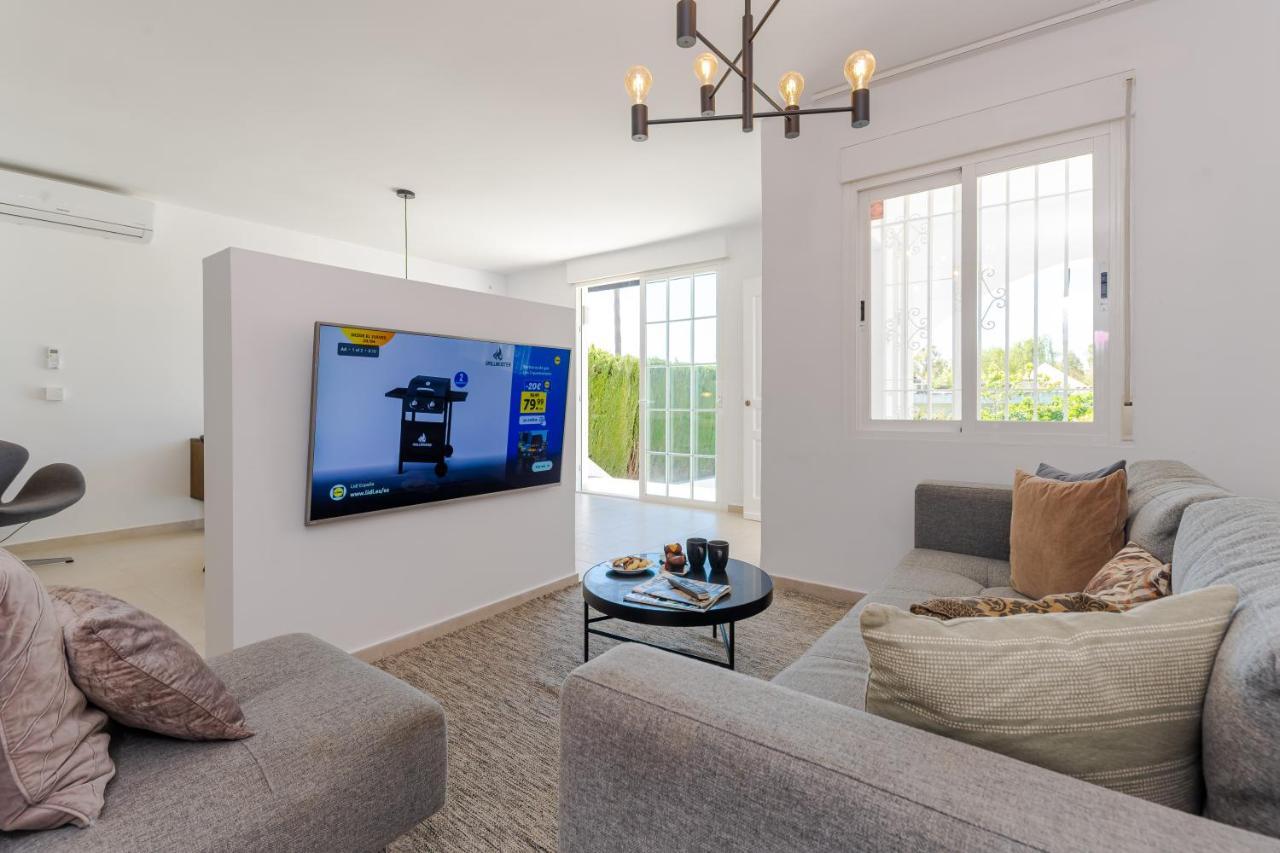 Villa Modern With Heated Pool & Bbq Next To The *