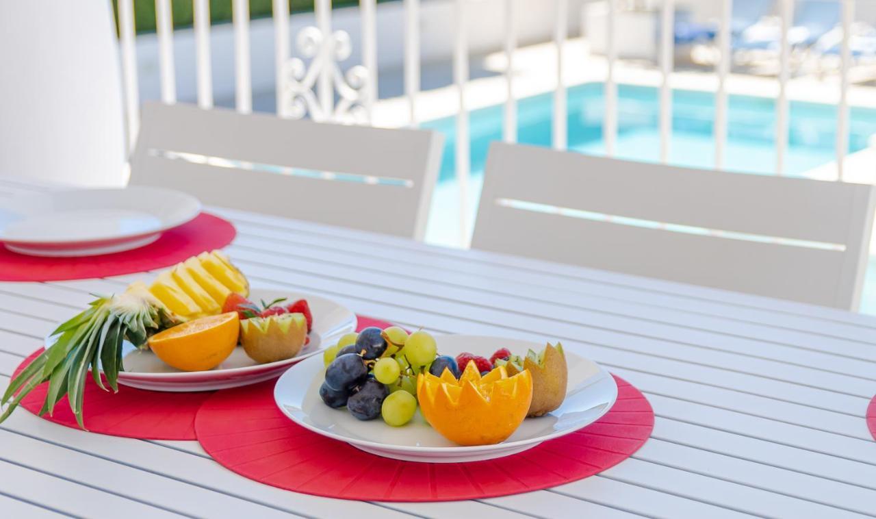 Modern With Heated Pool & Bbq Next To The *