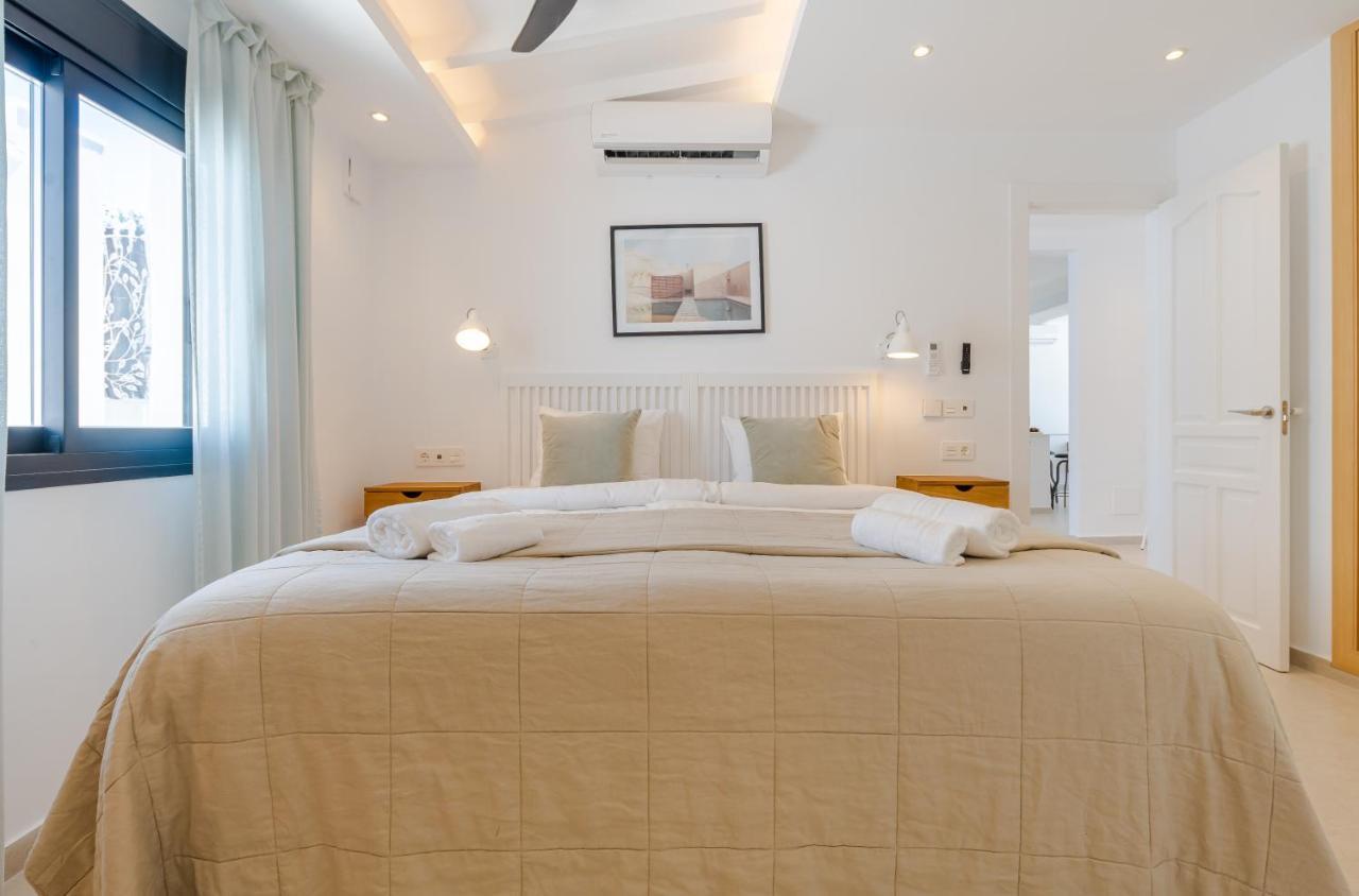 Modern With Heated Pool & Bbq Next To The *