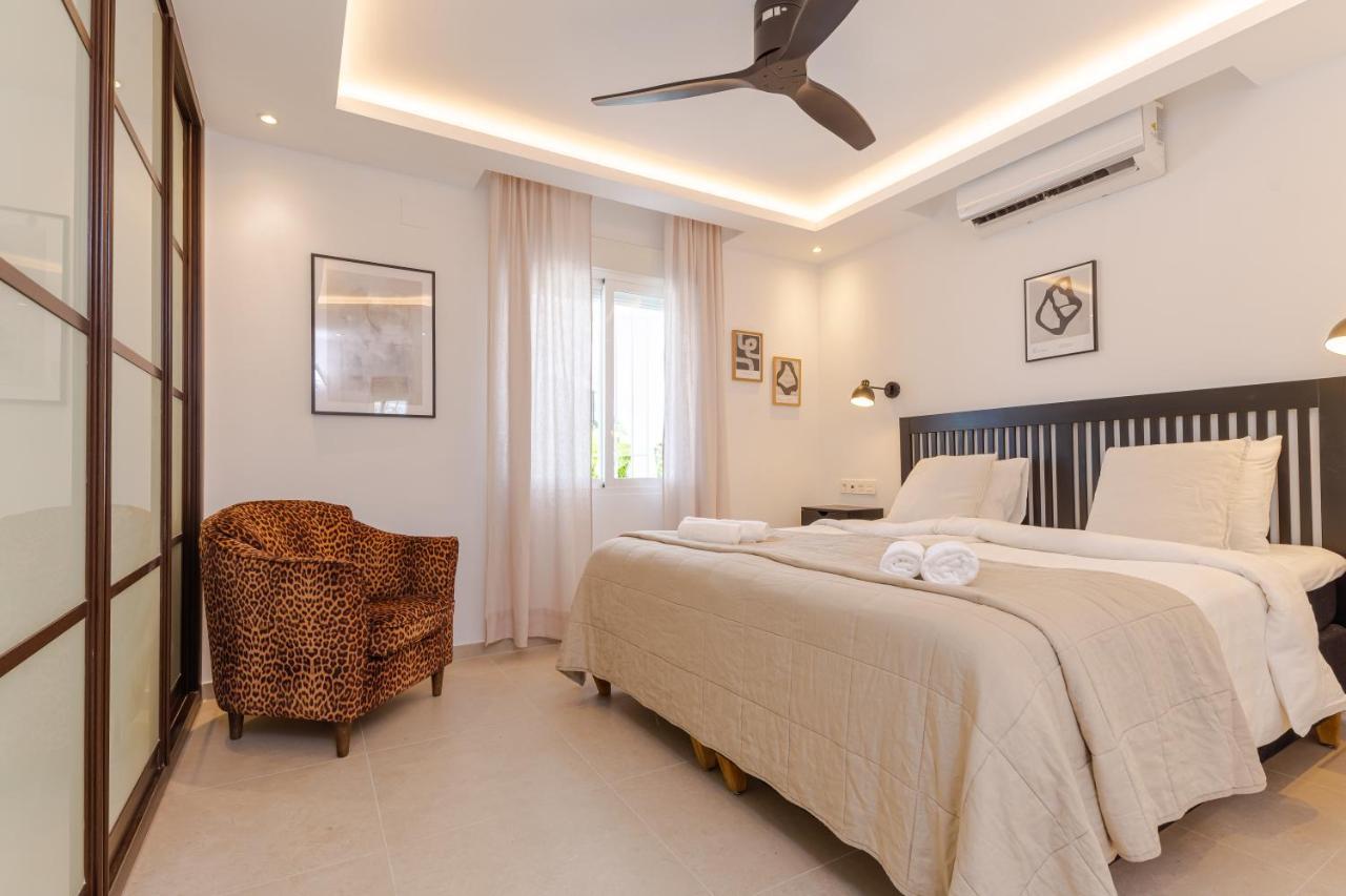 Villa Modern With Heated Pool & Bbq Next To The
