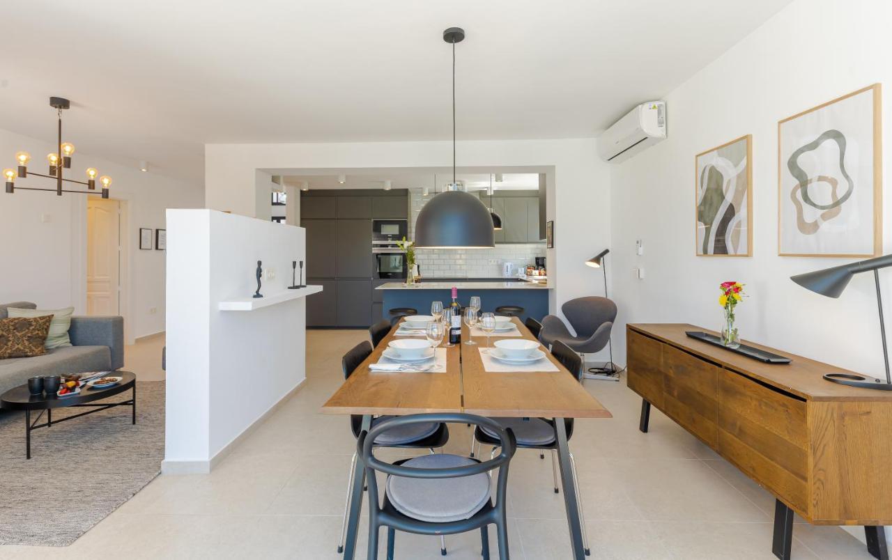 Villa Modern With Heated Pool & Bbq Next To The Marbella