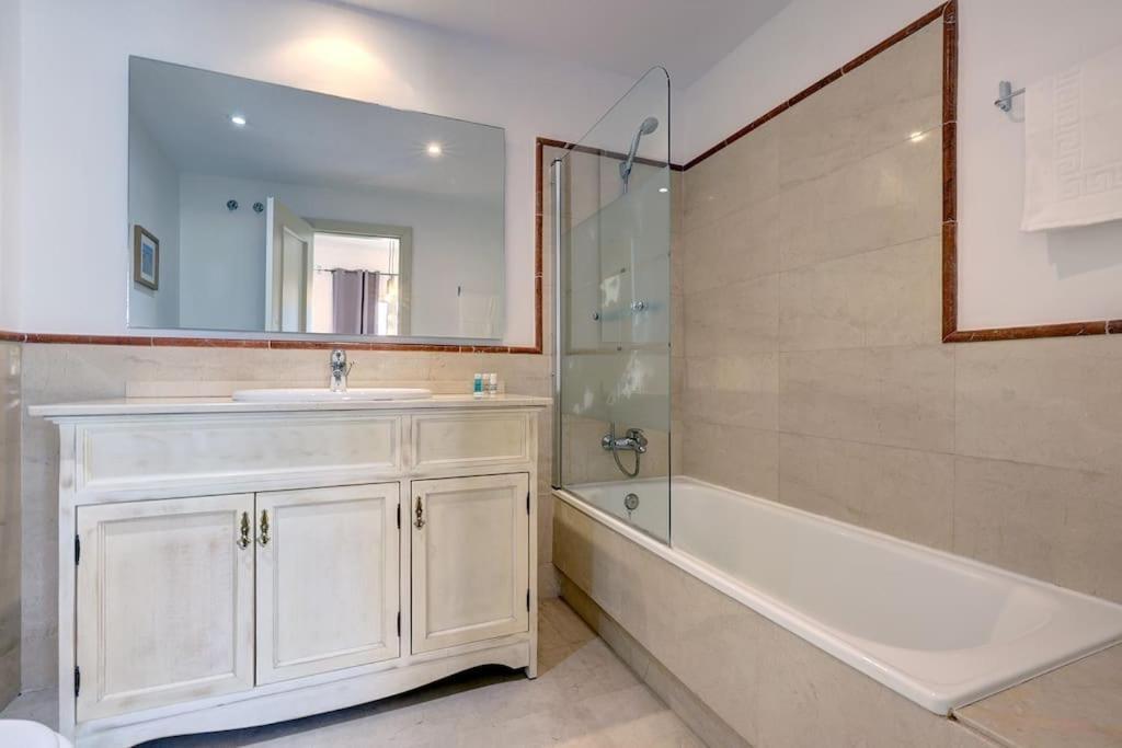 Stunning Duplex 5 Minutes From Puerto Banus Apartment