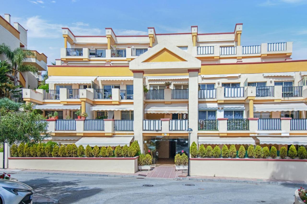 Sea View Studio I Penthouse, Beach Front Urbanization Romana Playa Elviria Apartment *