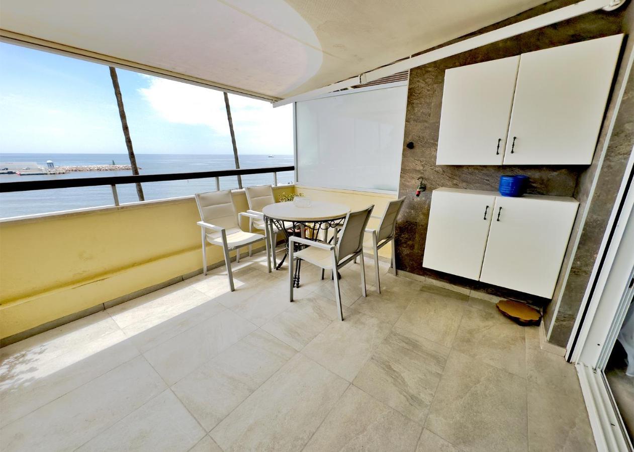 Amazing Sea Views Over Port Apartment