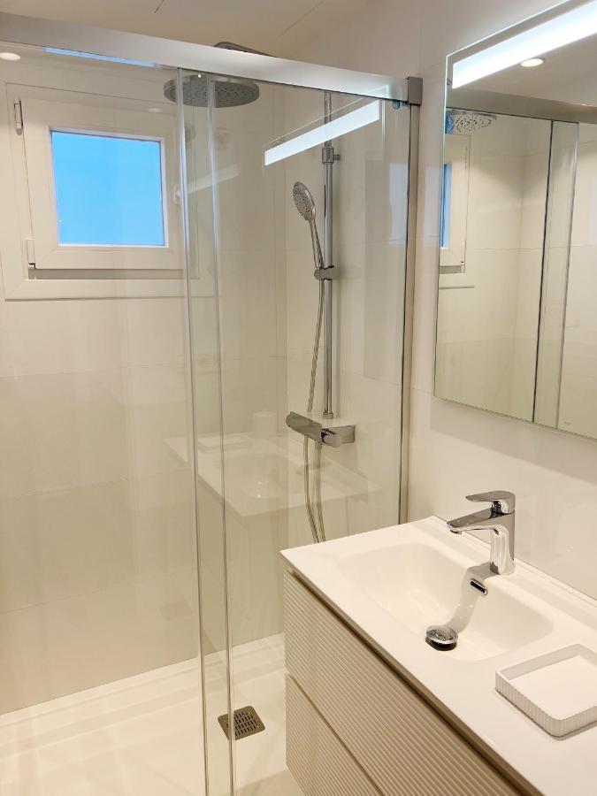 Apartment Modern New Apartment, Sea View And Private Parking