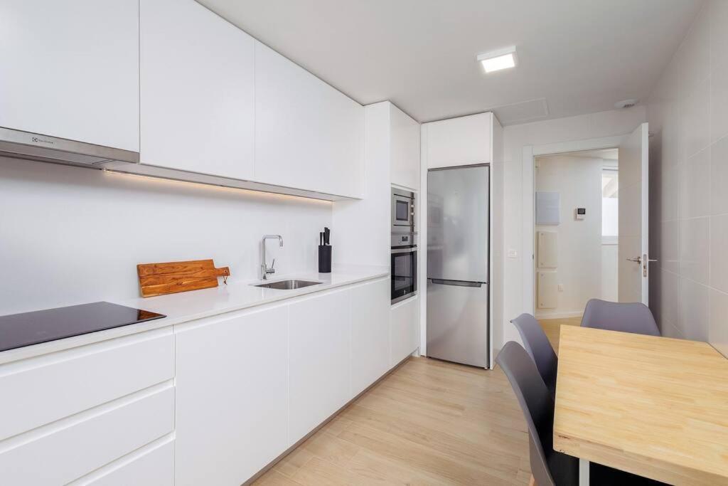 Modern 2 Bedroom Rooftop Pool + Gym Rdr328 Apartment *