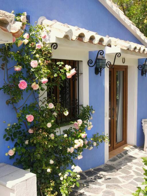 Private & Pool Nr Puerto Banus Villa *
