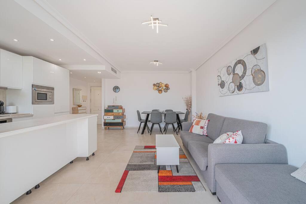 Apartment Flat -puerto Banus -6 A 8 Persons-pool-parking