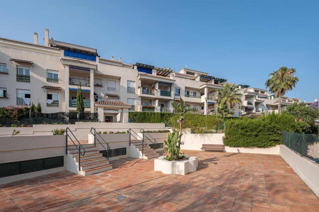 Apartment Flat -puerto Banus -6 A 8 Persons-pool-parking Marbella