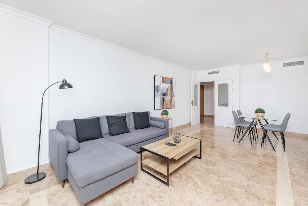 Apartment Walk To & Great Pool At Jazmines Rdr343 *