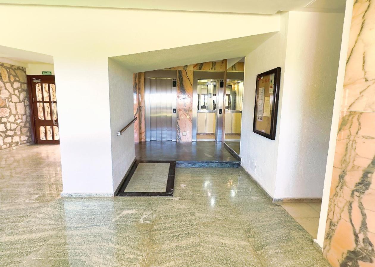 Apartment Diana 905. Superb South-facing One-bedroom With Amazing Sea Views.