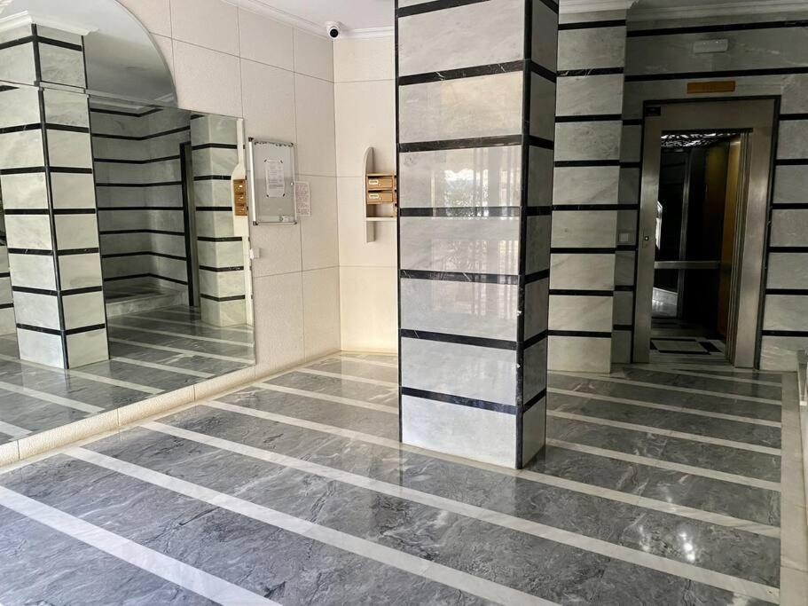 Seafront In With Pool And Garage Appartement Marbella