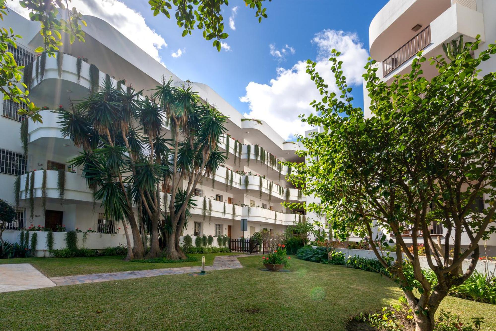 Puerto Banus Two Bedroom Luxurious With Parking *
