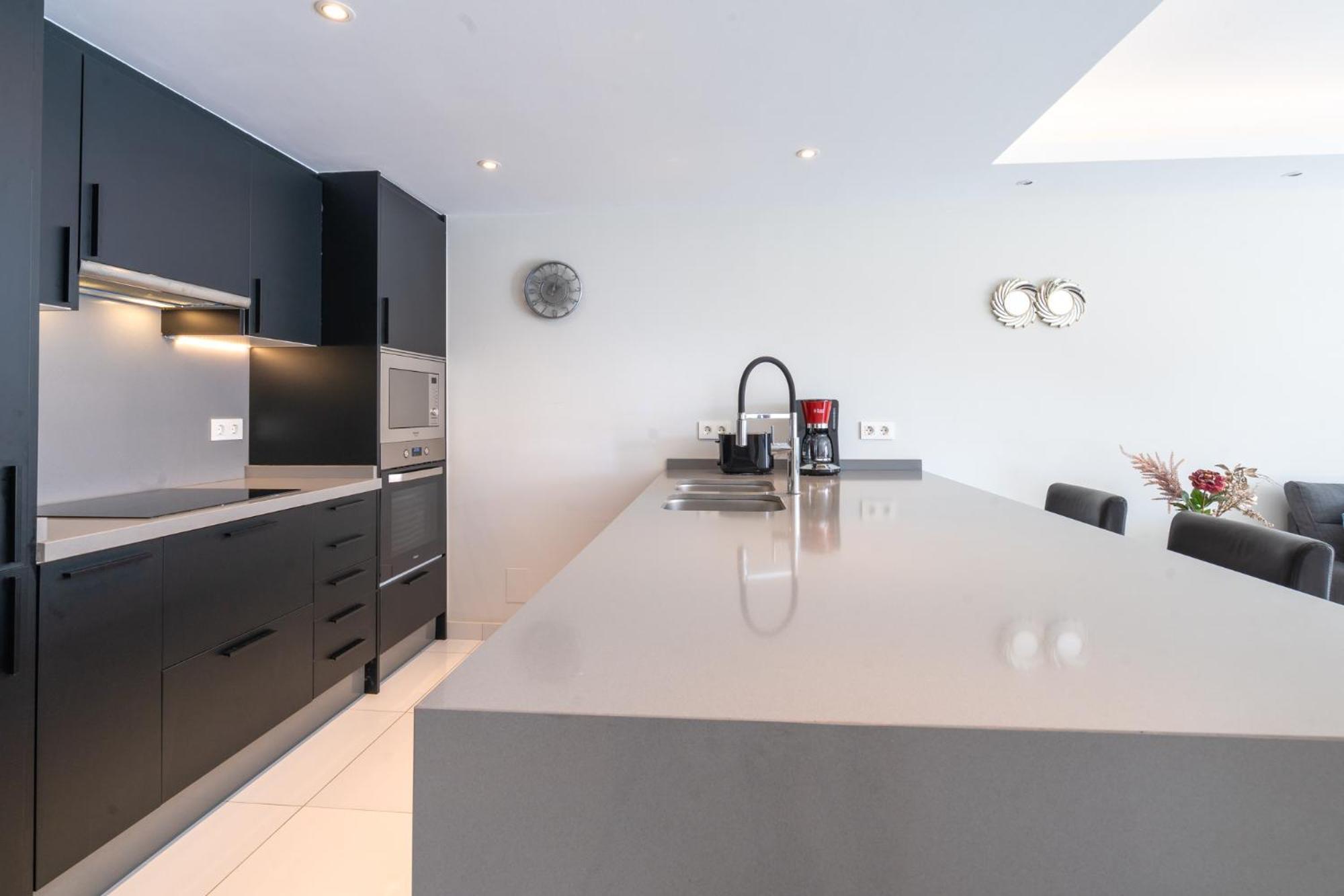Puerto Banus Two Bedroom Luxurious With Parking Apartment