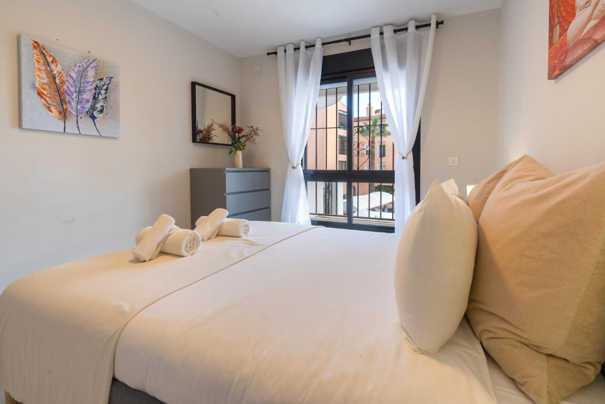 Puerto Banus Two Bedroom Luxurious With Parking *