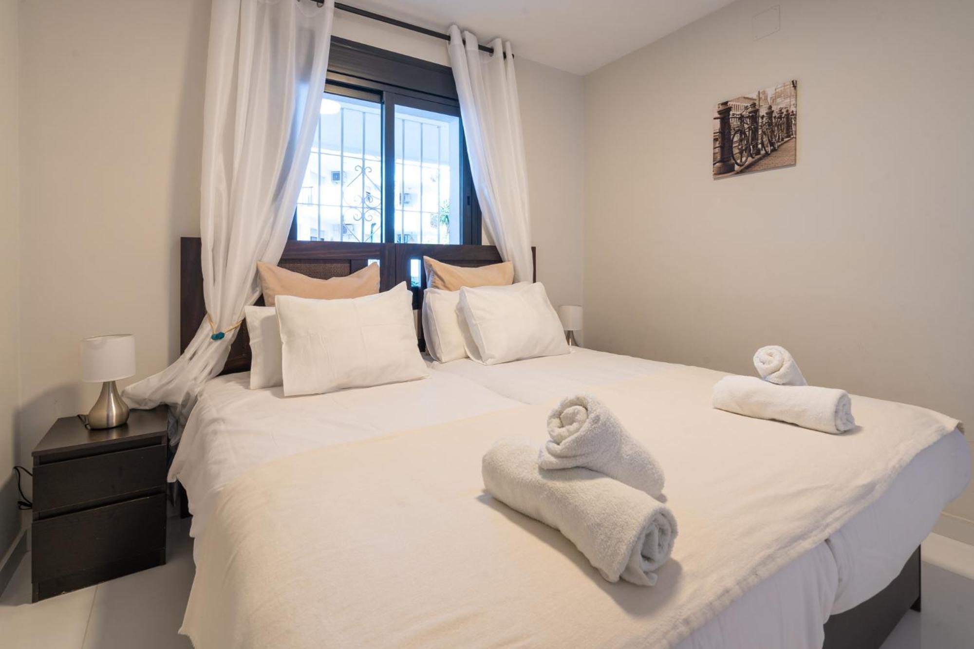 Puerto Banus Two Bedroom Luxurious With Parking Apartment *