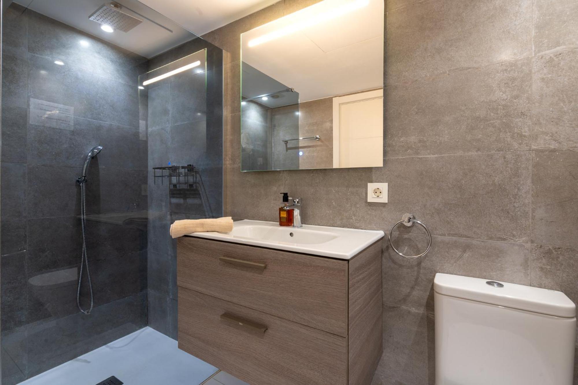 Puerto Banus Two Bedroom Luxurious With Parking *