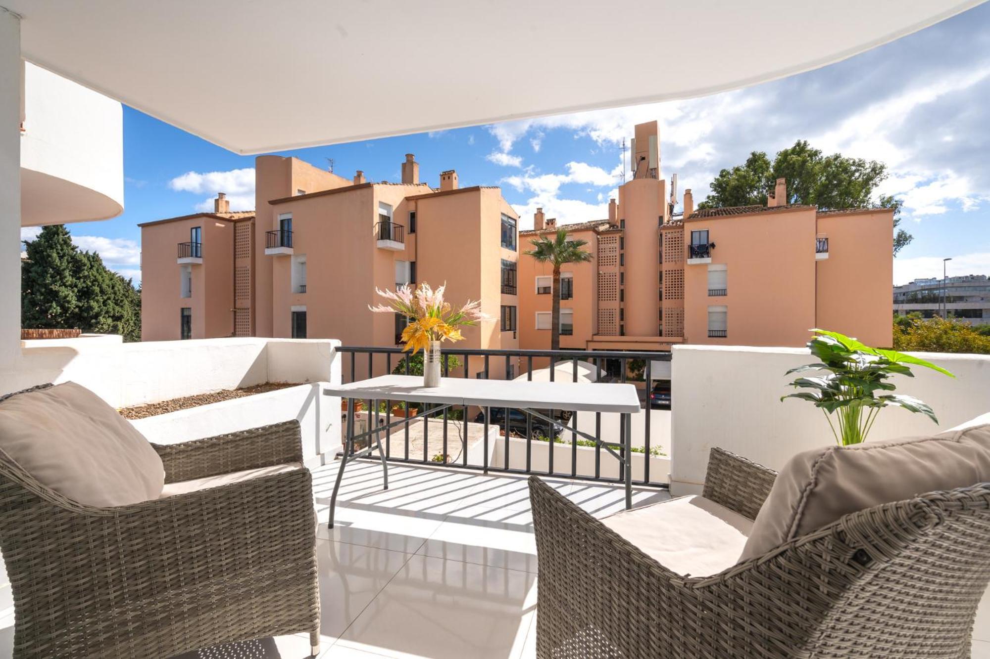 Puerto Banus Two Bedroom Luxurious With Parking