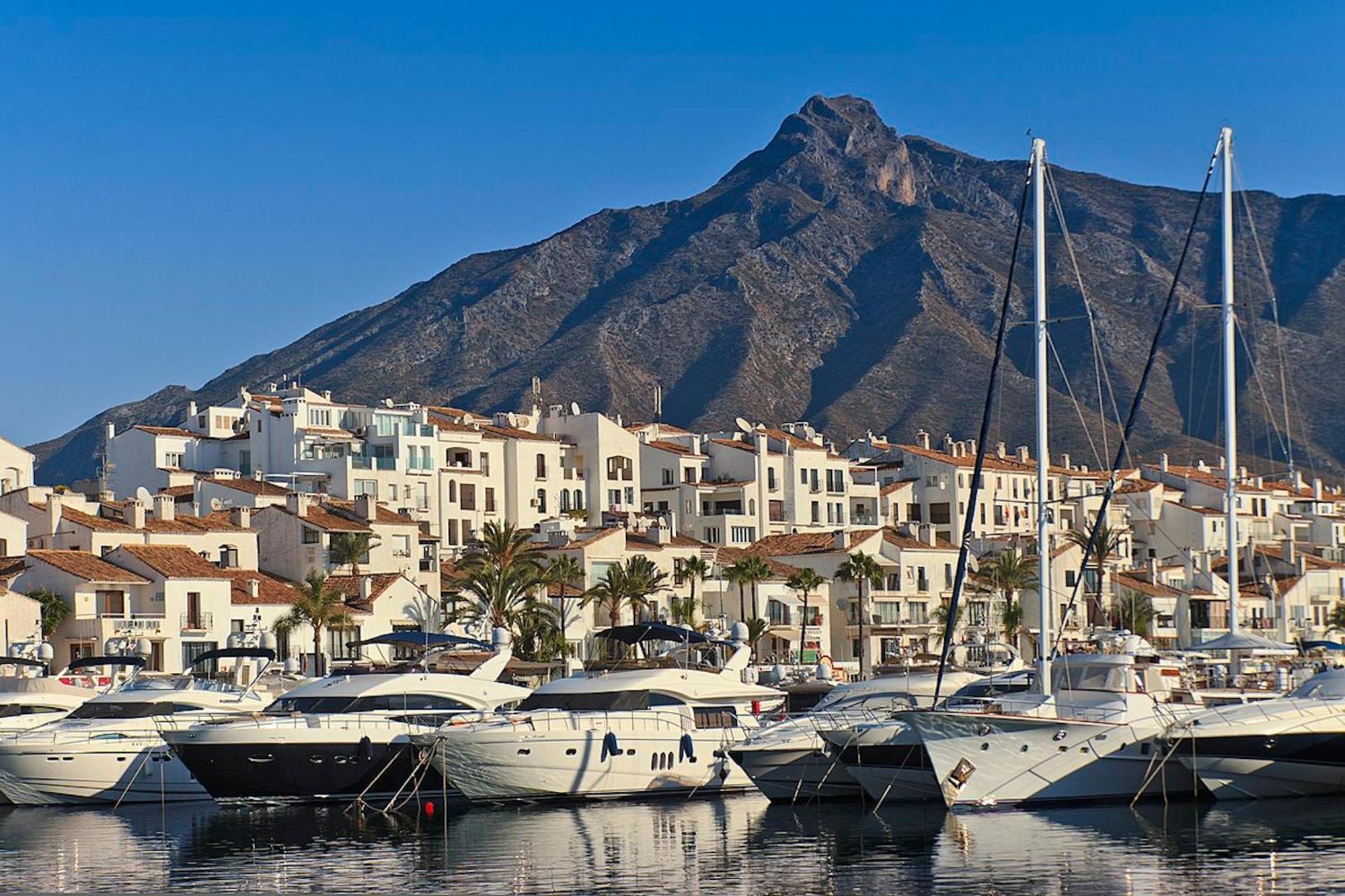 Contemporary & Very Spacious Puerto Banus Villa Marbella