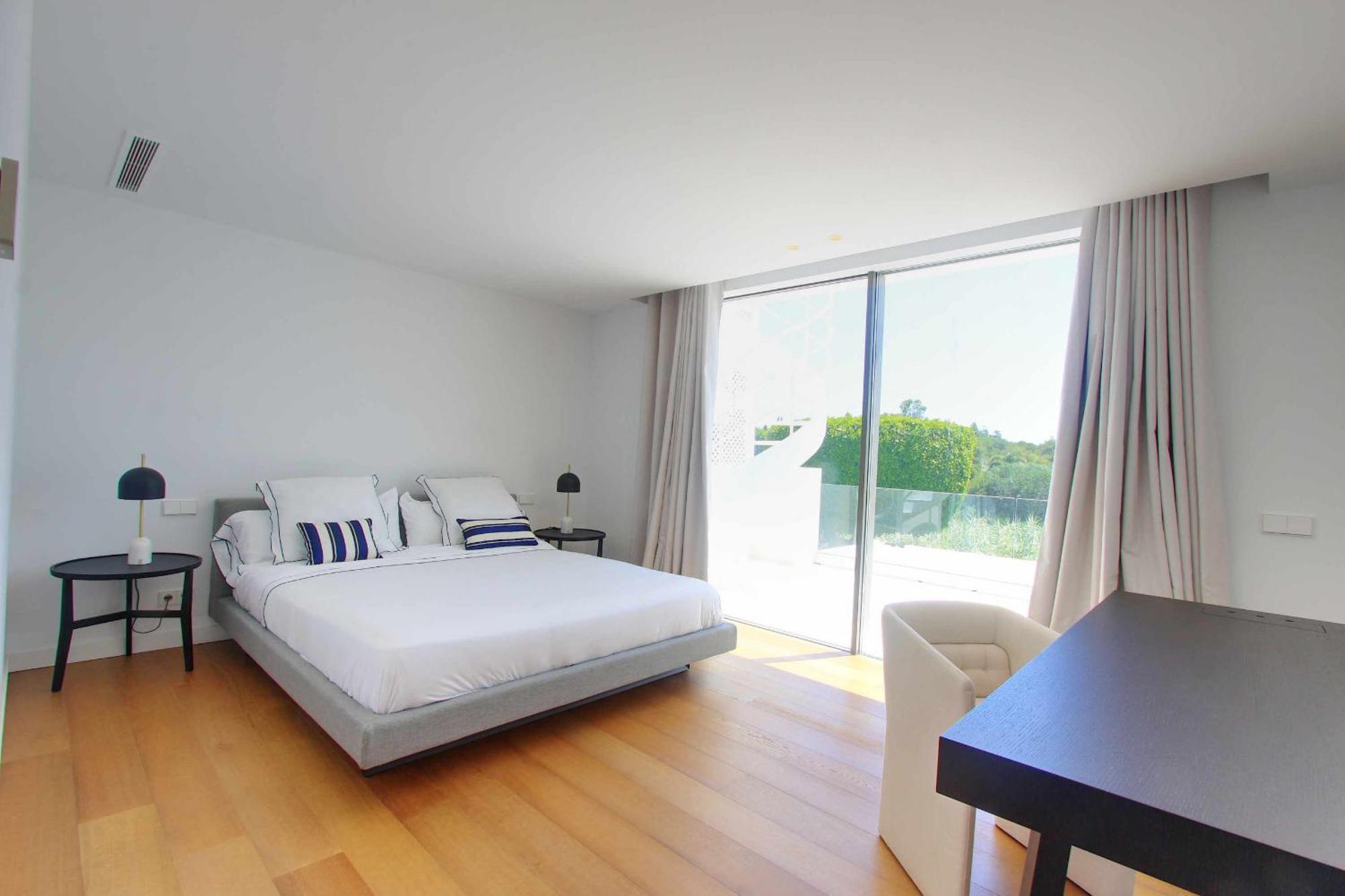 Contemporary & Very Spacious Puerto Banus
