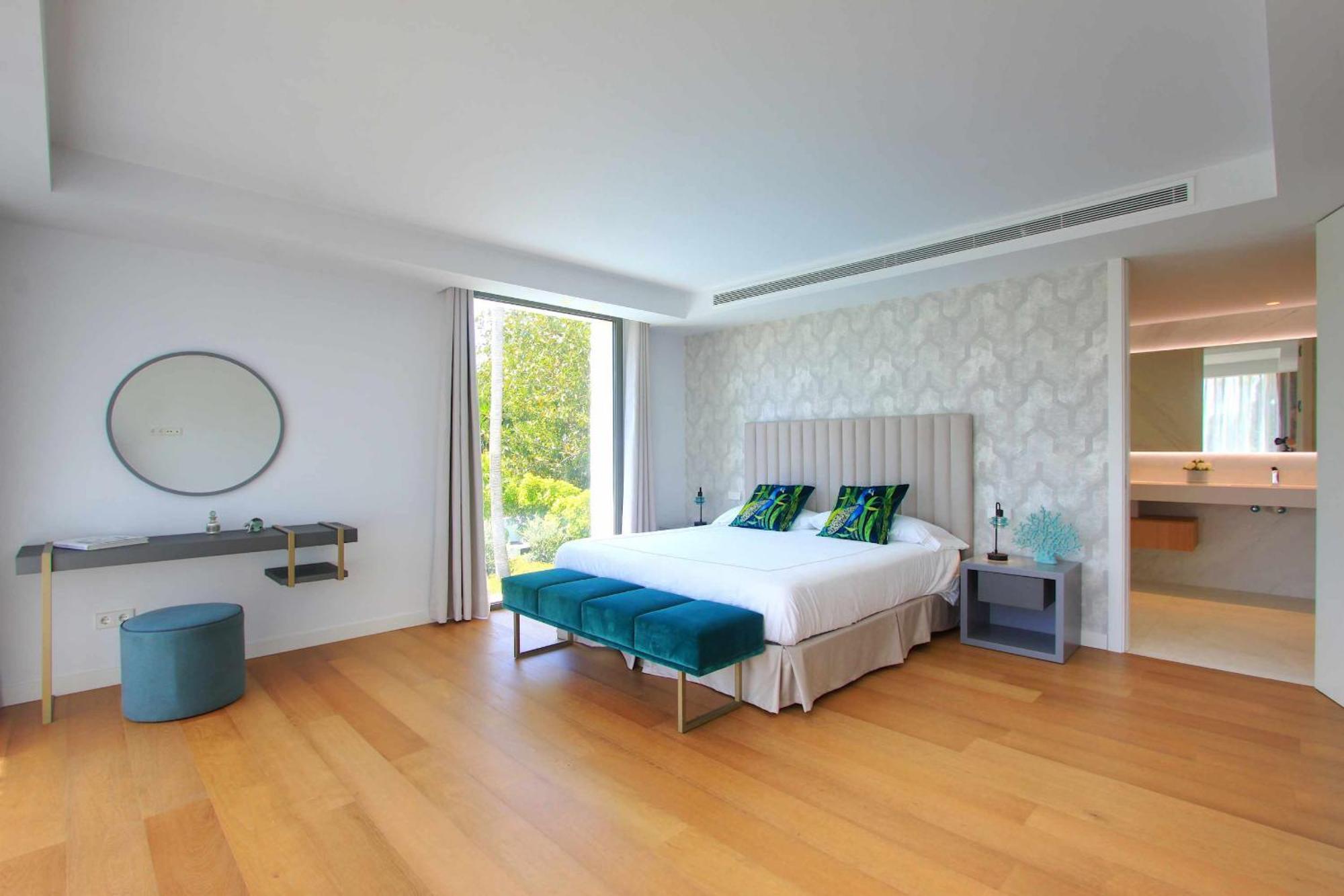 Villa Contemporary & Very Spacious Puerto Banus