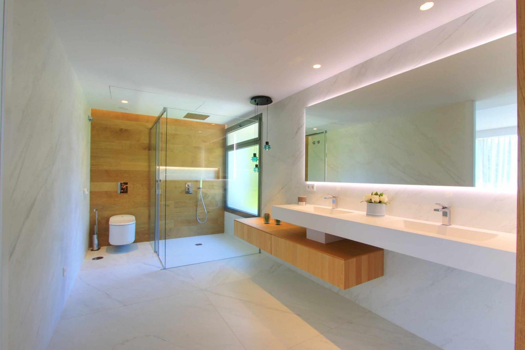 Contemporary & Very Spacious Puerto Banus Villa *
