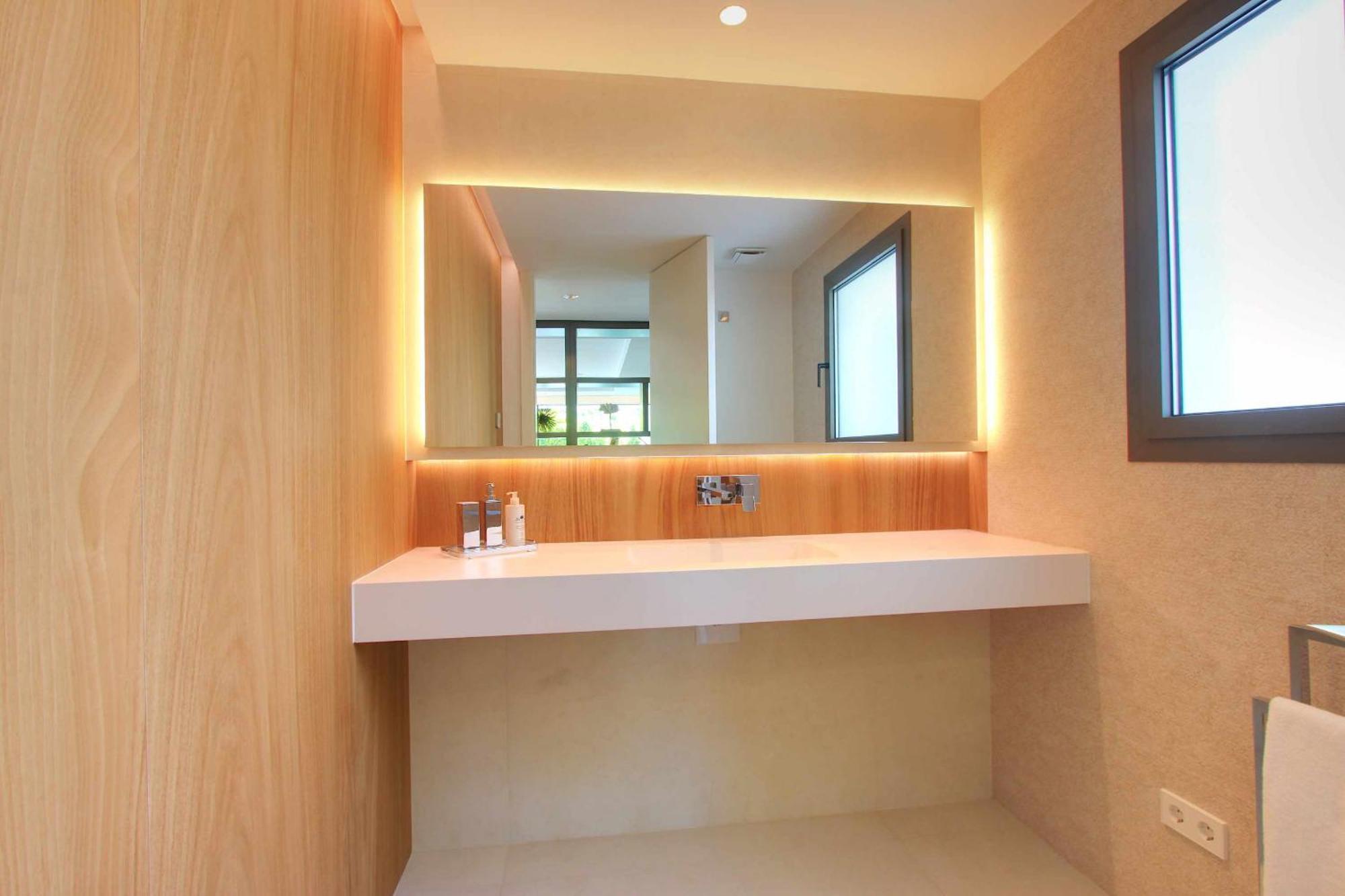 Contemporary & Very Spacious Puerto Banus